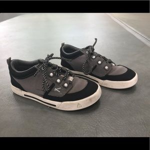 Like New Youth Boys KEEN Canvas Grey Sneakers 1